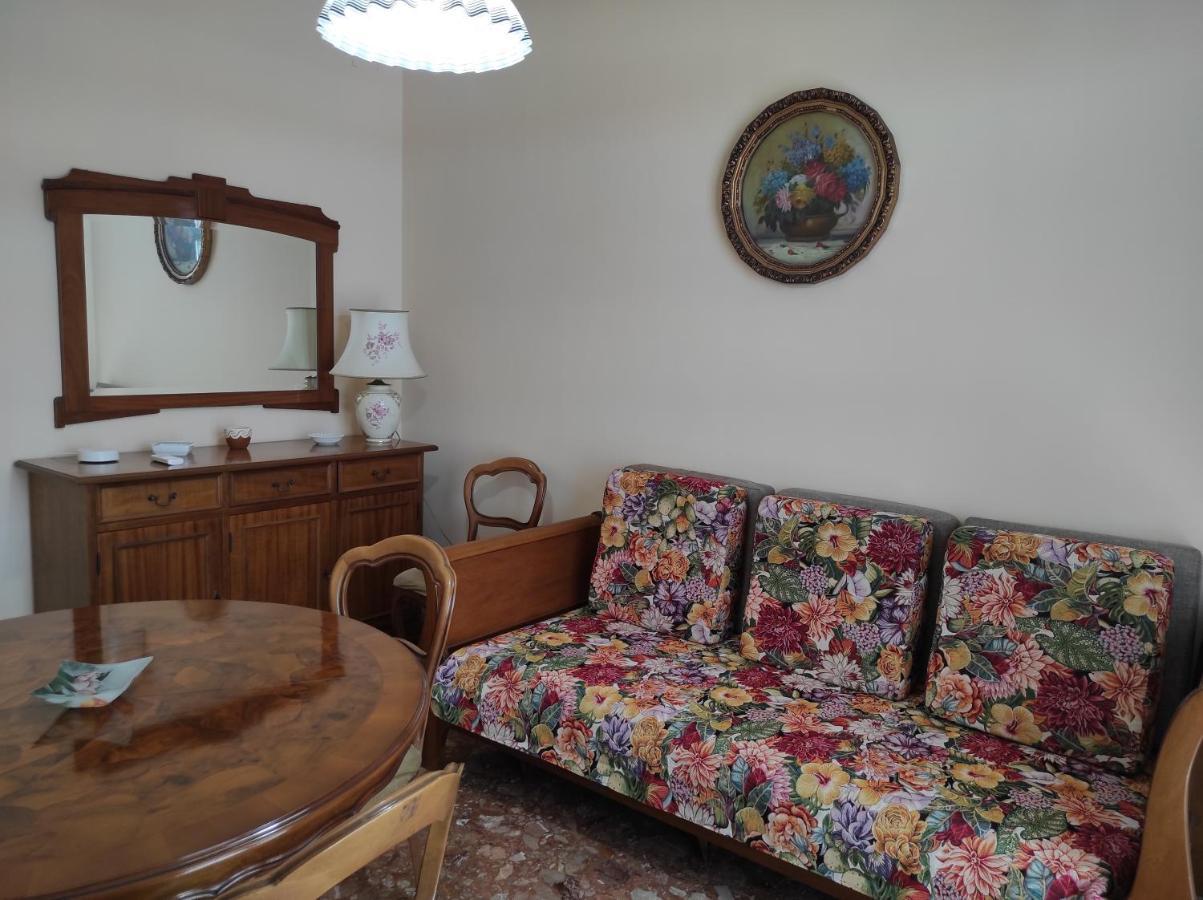 Appartamento La colonna Holiday house Lecce Esterno foto
