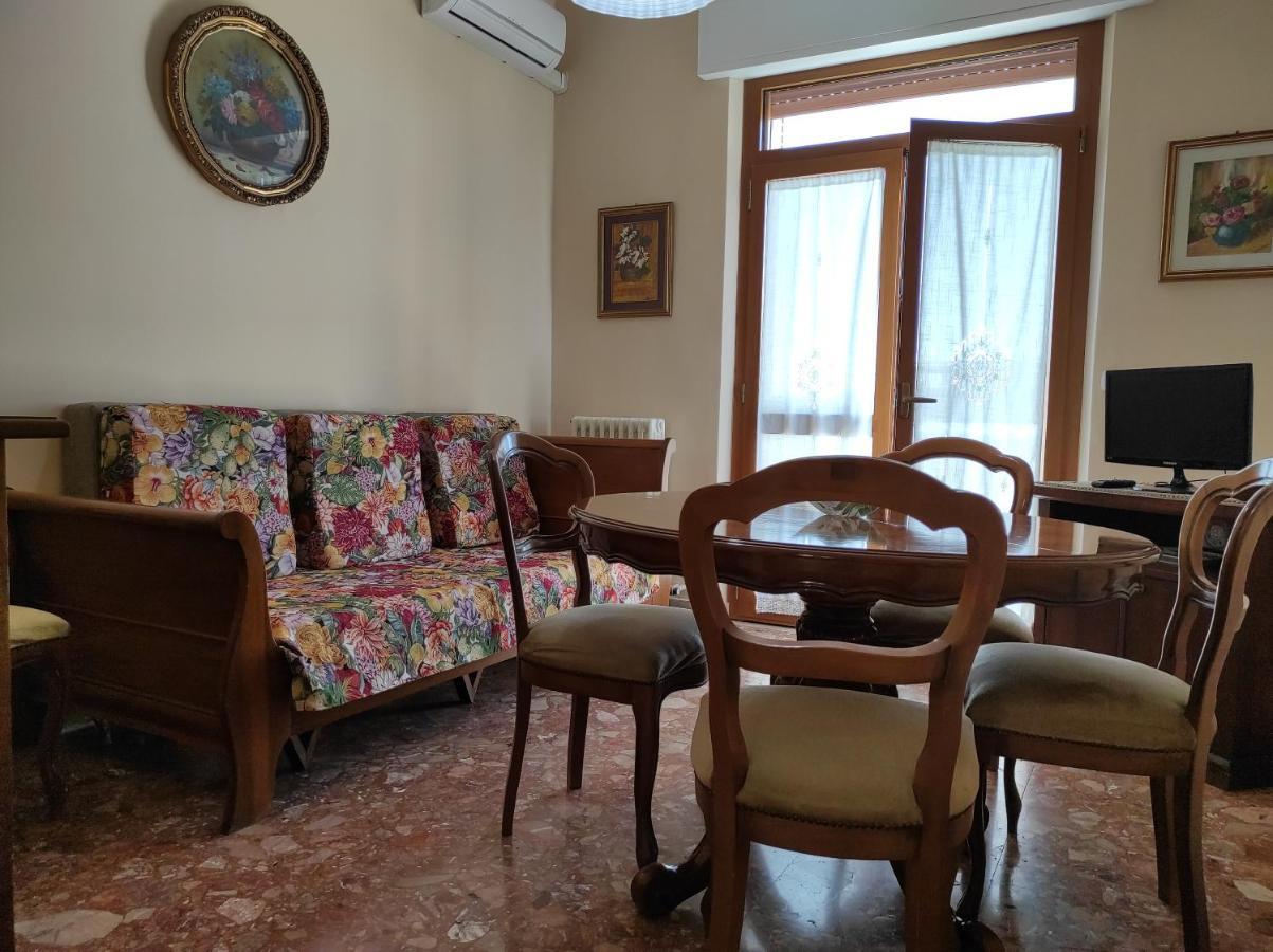 Appartamento La colonna Holiday house Lecce Esterno foto