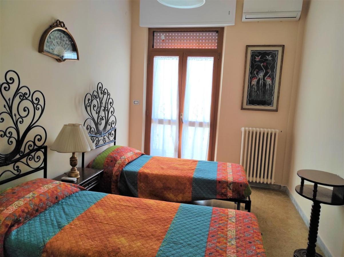 Appartamento La colonna Holiday house Lecce Esterno foto